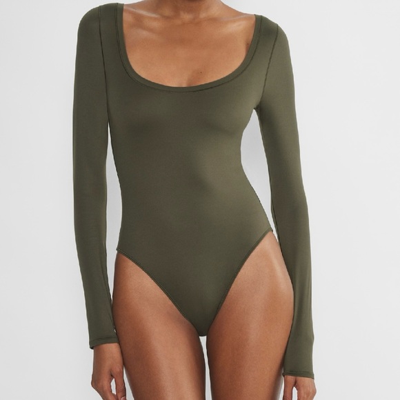 Aritzia Tops - Aritzia Women’s Long Sleeve Bodysuit, Small, Dark Olive AirBUTTER Aerobic Top